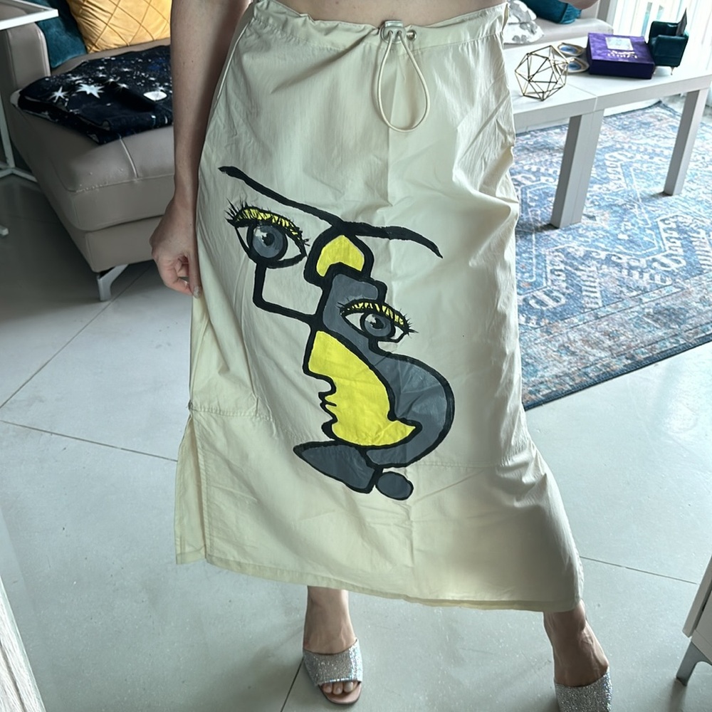 RARE Skirt - Picture 2 of 9